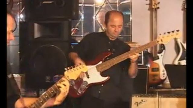 Nokie Edwards plays "Wipe Out" with Pollo del Mar смотреть онлайн