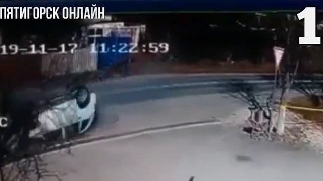 Две легковушки перевернулись по столкновения на ставропольской трассе смотреть онлайн