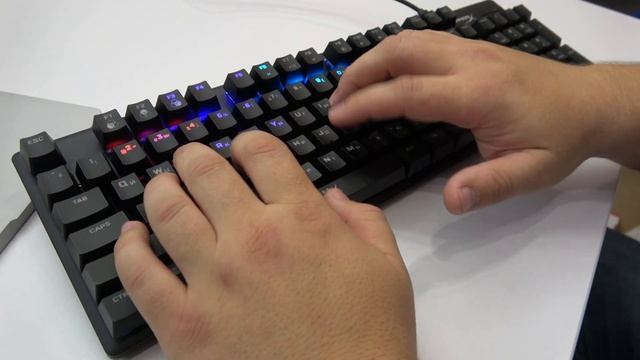 Механическая игровая клава на свитчах HyperX Blue - это что-то новенькое смотреть онлайн