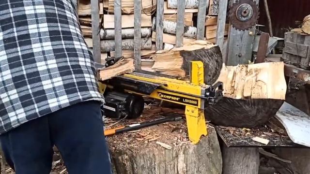 Полезный агрегат,для колки дров. смотреть онлайн