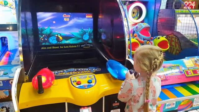 ИГРОЛЕНД.Выходной в Игроленде.Играем в Автоматы,Лабиринт,Веселуха смотреть онлайн