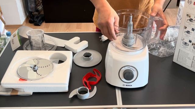 Máy làm bếp đa năng Bosch MCM3100W chuyên xay thịt làm giò sống và các loại chả.. vô cùng đơn giản. смотреть онлайн