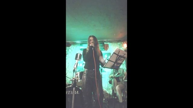 Длинноволосый 43-летний тенор мужчина-Живёт по всюду красота!Рок(Фа2 и СИ2) смотреть онлайн