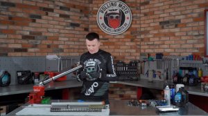 Обслуживание вилки SZC PRO с закрытым картриджем. Замена масла, сальников, полная переборка.