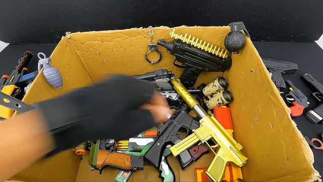 Grenade Explotions! Rifles and Pistols! Colorful Toy Box Collection! смотреть онлайн