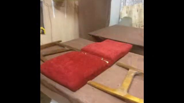 кресло с деревянными подлокотниками смотреть онлайн