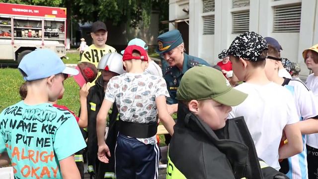 Во Владимире сотрудники МЧС научили детей использовать средства спасения на воде смотреть онлайн
