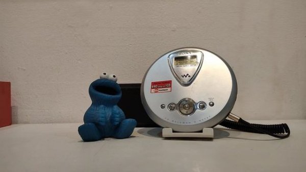 Discman SONY D-NE300 / Portable CD Walkman Player