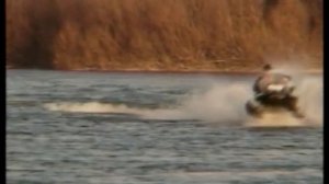 На снегоходе по открытой воде