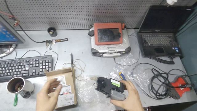 Замена моторчика люка на автомобиле Форд Эксплорер 5 смотреть онлайн