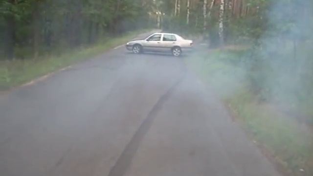 Volkswagen Vento 1.9 TDI burnout by Igor (Palenie gumy) 3/3 смотреть онлайн