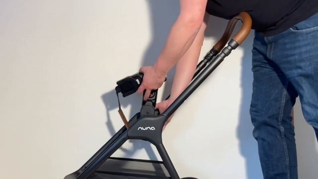 NUNA TRIV Next: Attaching A Car Seat