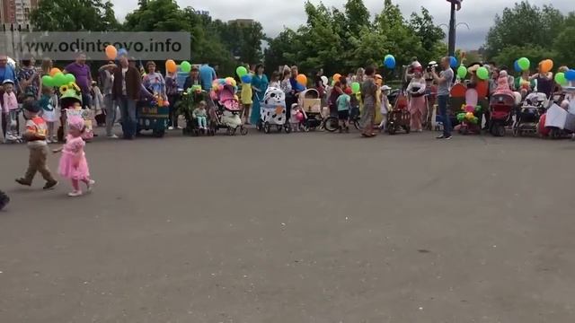 Парад детских колясок в Одинцово смотреть онлайн
