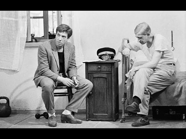 Остап Бендер шантажом забрал у Корейко 1 000 000 рублей. Сколько это по-нашему смотреть онлайн