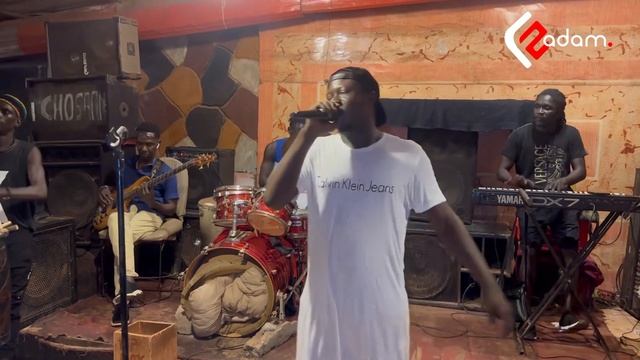 Du jamais perdu de vue le chanteur assane gaye alias thione 2 dépose ses valises en gamvie смотреть онлайн