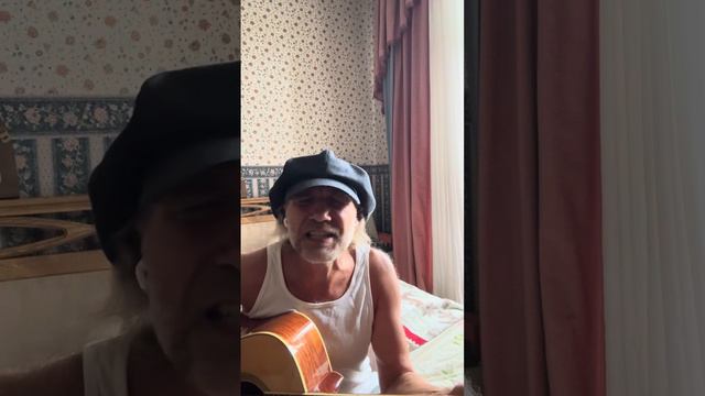 Гитара с треснушею декой