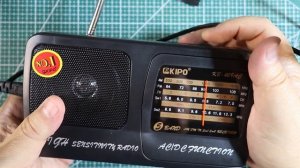 Улучшенная версия популярного мультиволнового радиоприемника KIPO KB-409AC