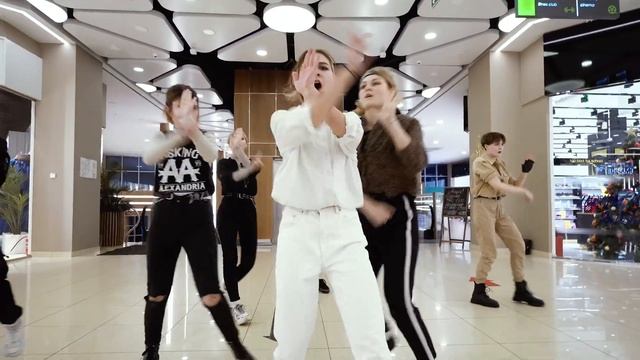 [KPOP IN PUBLIC] Stray Kids (스트레이 키즈) - Back Door Dance Cover by BLACKBERRY [ONE TAKE] смотреть онлайн