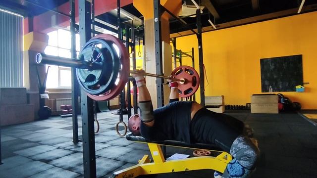 Д 1: Жим лежа на скорость средним, 90 кг. смотреть онлайн