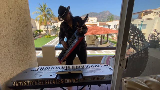 Keytarist plays New York New York with Roland AX Edge смотреть онлайн