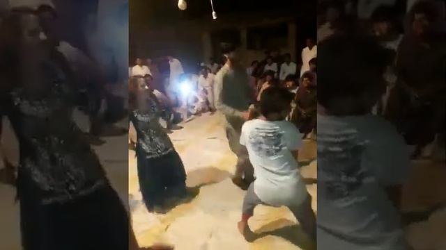 larka Vs larki kon acha dance kar raha ha смотреть онлайн