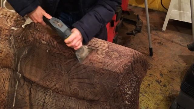 Химчистка дивана. Чистка очень грязного дивана. Karcher Puzzi 10/1. смотреть онлайн