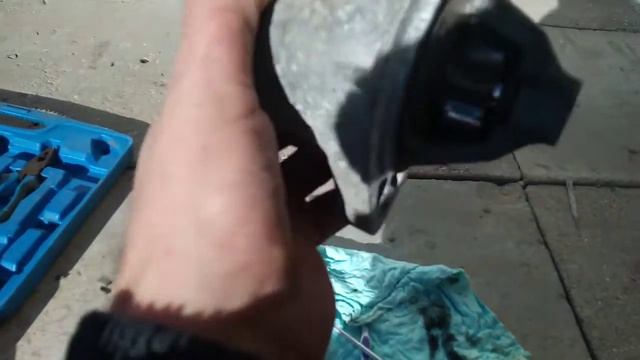 Тойота королла.Снимаем стартер для замены бендикса своими руками. Часть 1