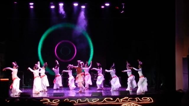 GALA concert KURSK 2012. Sri Laknan students Traditional dance (KSMU).MOV смотреть онлайн