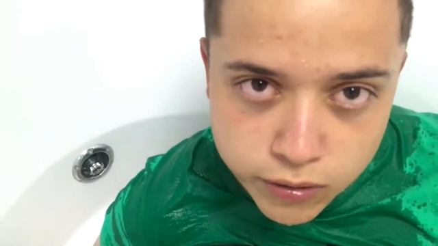 Когда сидишь с друзьями а младший брат наглеет смотреть онлайн