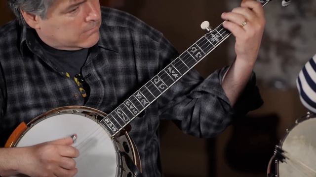 Béla Fleck & Abigail Washburn: Clawhammer vs. Three-Finger Banjo Style | Reverb Interview смотреть онлайн