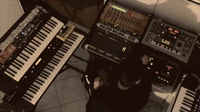 Storm 3003 - Old School Revenge [Korg, Roland, DSI & Waldorf Live Set] смотреть онлайн