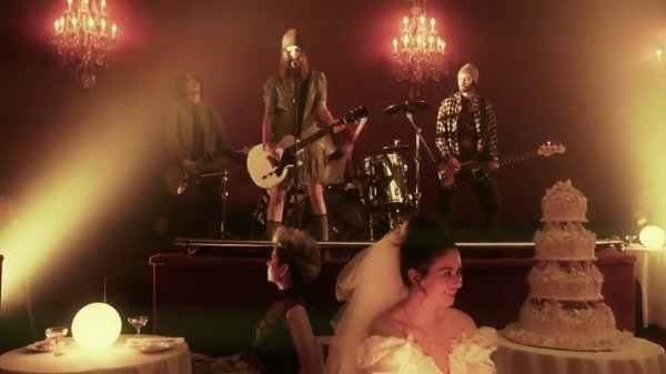 Halestorm - Here's To Us