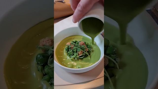 Сколько стоит пообедать в ресторане на Эйфелевой башне ?? смотреть онлайн