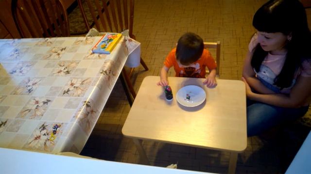 НОВОГОДНЯЯ ПОДЕЛКА ЁЛОЧКА ИЗ ШИШКИ ДЛЯ ДЕТОК 2 - 3 ЛЕТ смотреть онлайн