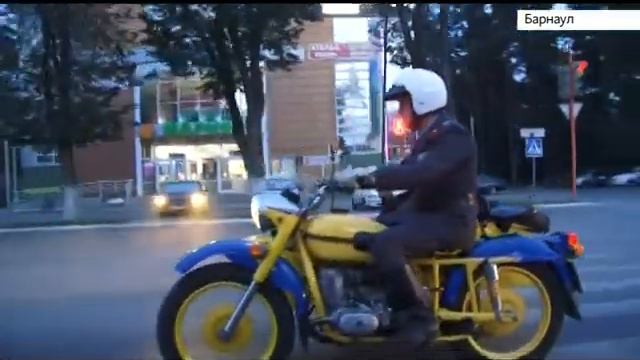 Ко Дню российского флага в Барнауле организовали автопробег смотреть онлайн