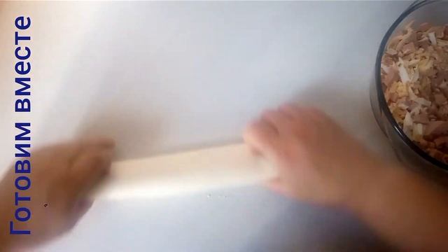 Вкуснятина ! «Мини рулетики из слоеного теста с колбасой и твёрдым сыром» смотреть онлайн