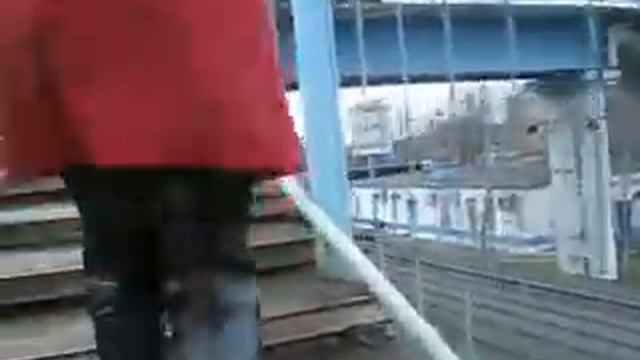 Девушка в чулках и сапогах