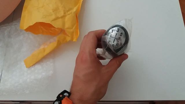 Renault Clio III -- How To Remove And Replace A Gear Knob