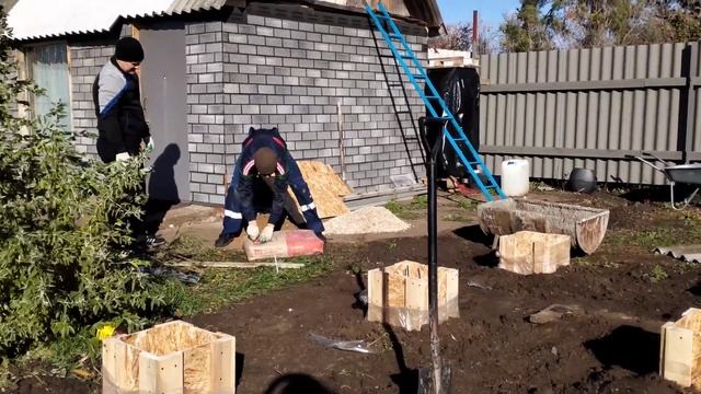 НЕ ГОРОДСКИЕ БУДНИ.ЗАЛИЛИ ФУНДАМЕНТ.КРАСКИ ОСЕНИ. смотреть онлайн