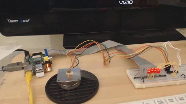 Stepper Motor control with python code on a first gen Raspberry Pi смотреть онлайн