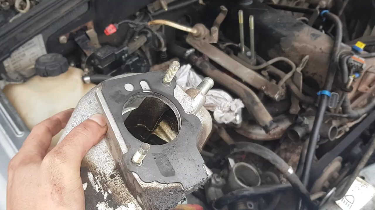 ШЕВРОЛЕ НИВА ЗАЧЕМ УБИРАТЬ АКУСТИЧЕСКИЙ ПАТРУБОК смотреть онлайн