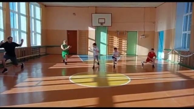 Обучение элементам баскетбола.Активная разминка смотреть онлайн