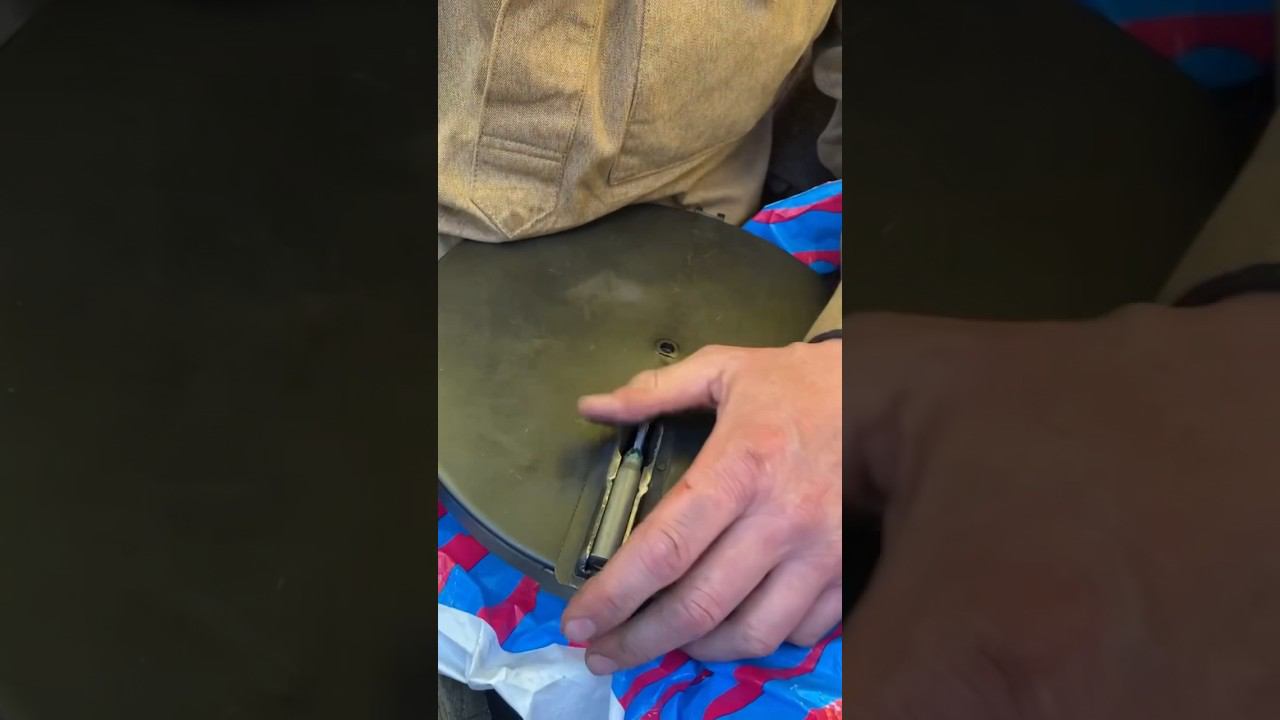 Зарядка пулемета Дегтярева (ДП), долго и сложно смотреть онлайн