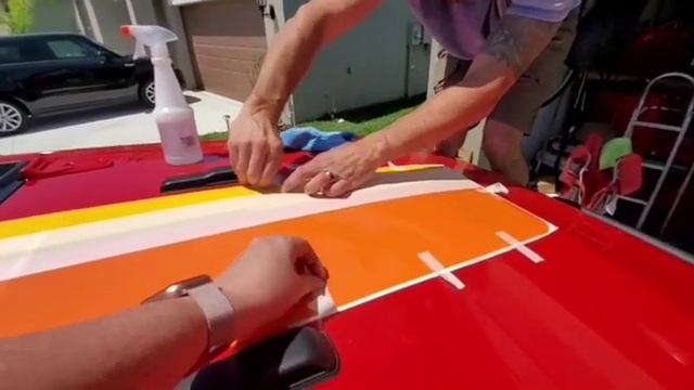 Installing hood vinyl / decals to the Jeep Gladiator смотреть онлайн