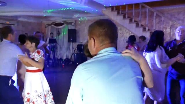 ВИСИТЬ ЯБКО, ВИСИТЬ - ВЕСІЛЬНА ПОЛЬКА. ГУРТ ТАЛАНТ. ВІДЕОЗЙОМКА @narodni_pisni смотреть онлайн