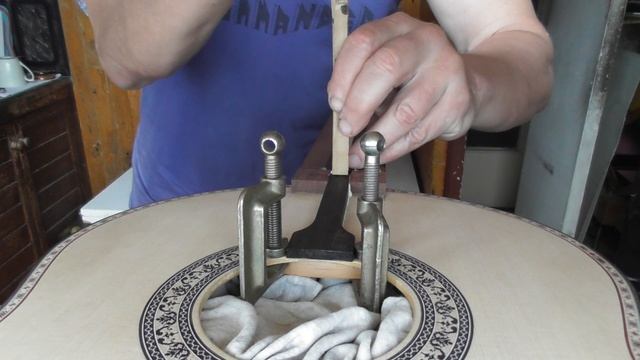 Приклейка центральной прокладки бамбуковыми палочками(видео №234). смотреть онлайн