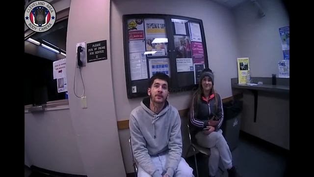 Man tries to turn himself in - But the jail doesn't want him смотреть онлайн