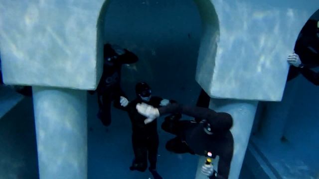 Самый глубокий бассейн в России. Глубина 30 метров Питер Diving in the swimming pool 30 meters dept смотреть онлайн