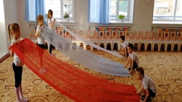 ТАНЕЦ РОССИЙСКИЙ ФЛАГ смотреть онлайн