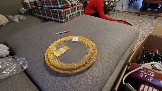 ПОДГОТОВКА К РОЖДЕСТВУ / ПОМЕНЯЛИ ЁЛКУ смотреть онлайн